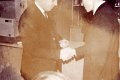 Landjugend-1965-0684.jpg  Fahnenweihe  Vorstzender des Handwerkervereins Siegfried Keese übergibt Vorsitzenden der Landjungend Hauke Koopmann einen Fahnennagel
