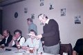 BosselnO-1984-0192.jpg  Jahreshauptversammlung im Friesenhof  Gerhard Armstowski bekamm vom ersten Vorsitrzenden eine Urkunde als Vereinsmeister