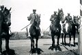 Ringreiter-1951-0838.jpg  Ringreiterfest  Der alte König Klaus Heimsen wird bei der Gatwirtschaft Harblek abgeholt