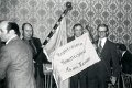 BosselnGH 1977 0219.jpg  Fahnenweihe  Walter Christiansen, Hans Heinrich Schlie, Bürgermeister Johannes Oldenburg, Johannes Tedsen