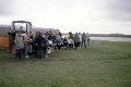 BosselnGH 1984 0256.jpg  Preisbosseln am Deich im Altendeich  Das Zelt musste von 4 Teckern festgehalten werden, weil es sont vom Sturm weggeweht worden wäre.