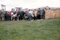 BosselnGH 1984 0258.jpg  Preisbosseln am Deich im Altendeich  Das Zelt musste von 4 Teckern festgehalten werden, weil es sont vom Sturm weggeweht worden wäre.