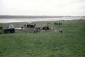 BosselnGH 1984 0262.jpg  Preisbosseln am Deich im Altendeich  Das Zelt musste von 4 Teckern festgehalten werden, weil es sont vom Sturm weggeweht worden wäre.