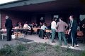 BosselnMF 1984 0300.jpg  Sommerbosseln am Ülvesbüller Deich  Beisamensein in der Schule