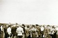 BosselnO 1958 0165.jpg  Nach dem Bosselkampf ein kräftiges "Lüch op"  Langenhemme