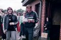 TSV 1984 0076.jpg  Handballturnier der Vereine Schobüll, Friedricstadt, Garding und Oldenswort in Oldenswort  Damen 2. Preis Schobüll   Jann Helmut Pauls überreicht die Plakette
