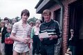 TSV 1984 0078.jpg  Handballturnier der Vereine Schobüll, Friedricstadt, Garding und Oldenswort in Oldenswort  Staffellauf A Gruppe 1. Preis Oldenswort  Jann Helmut Pauls überreicht den Pokal an Kai Wienke Oldenswort